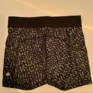 Lululemon Athletica Running Yoga Shorts SZ 4